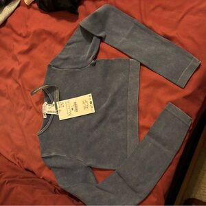 Zara Stylish gray black crew neck sweater. Ideal for casual wear.